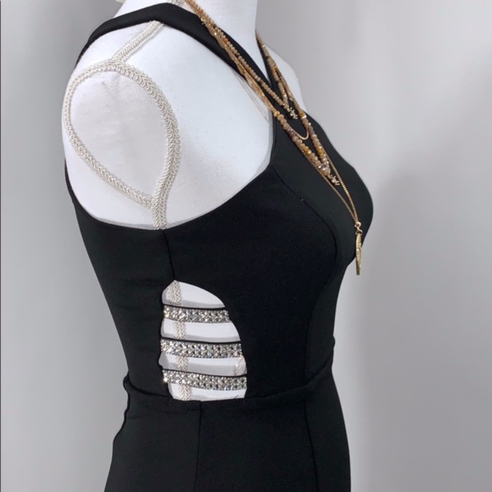 Speechless Juniors' Y-Neck Cutout Bodycon Dress